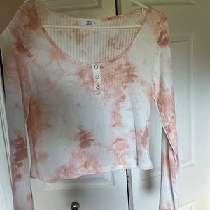 I bought this from Ardenes 1-2 years ago. It’s a crop top, in a marble pattern.